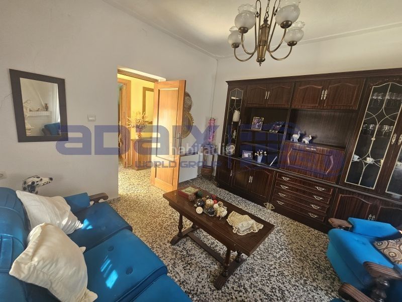 Foto 07c855aa-b6d6-4e7e-8a3a-d5ea87c581e2. Casa amb aparcament a PAU 2-600 Puertollano