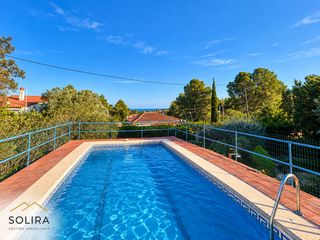 Chalet à Carrer de la violeta 4. Casa independiente con piscina privada en planes del rei, pratdi