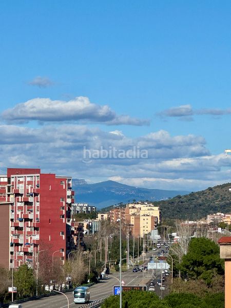 Foto 02c0a932-063e-4a30-8a64-14729e359adc. Àtic amb xemeneia calefacció aparcament piscina a Barcelona