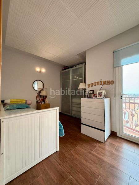 Foto 1c621547-2a0c-41a9-b559-1d8a57776f57. Àtic amb xemeneia calefacció aparcament piscina a Barcelona