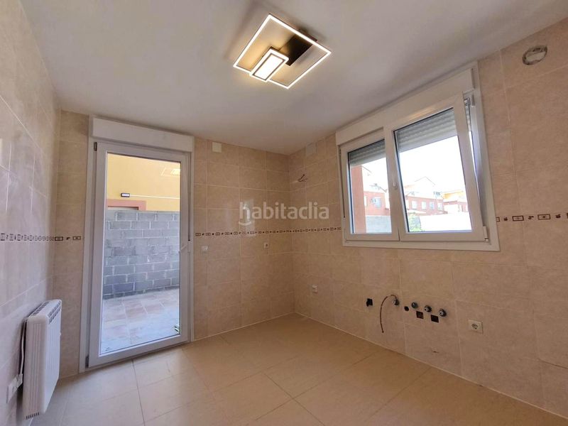 Foto 8c3e356e-ca02-4725-886c-993035c0f186. Casa adossada amb calefacció aparcament a Magán