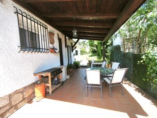 Casa  La coruña. Chalet independiente con piscina. villa del prado.