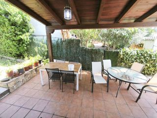 Casa  La coruña. Chalet independiente con piscina. villa del prado.