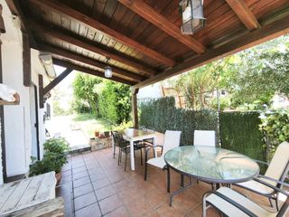 Casa  La coruña. Chalet independiente con piscina. villa del prado.