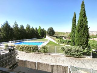 Flat  Ocaña. Piso con ascensor, garaje y piscina en ontígola