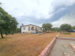 Maison  Avenida valdeolivas. Chalet independiente con parcela. villa del prado