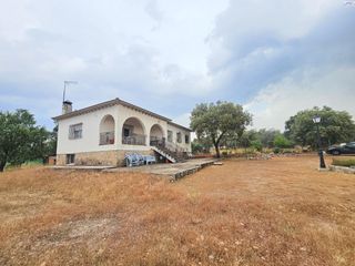 Casa  Avenida valdeolivas. Chalet independiente con parcela. villa del prado