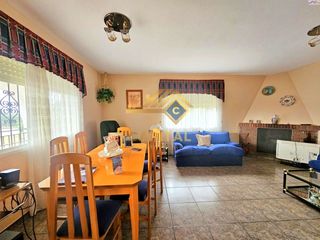 Casa  Avenida valdeolivas. Chalet independiente con terreno. villa del prado