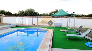 Casa  Avenida valdeolivas. Chalet independiente con terreno. villa del prado