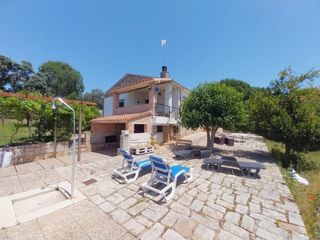 Chalet  Calle la coruña. Chalet independiente con piscina. villa del prado.