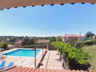 Chalet  Calle la coruña. Chalet independiente con piscina. villa del prado.