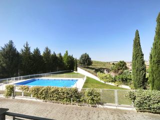 Appartamento  Camino ocaña. Piso con ascensor, garaje y piscina en ontígola