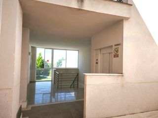 Flat  Camino ocaña. Piso con ascensor, garaje y piscina en ontígola