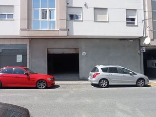 Lloguer Local Comercial a Rúa concepción arenal 2. Se alquila bajo diáfano con paredes de ladrillo