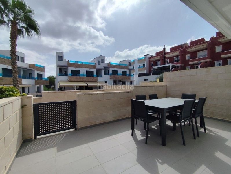 Foto 49c477c3-bfb6-4360-9820-365c22749d4c. Casa adossada amb piscina a Bigastro