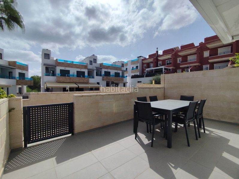 Foto 5539ea31-f170-46dd-875c-61e268bde78f. Casa adossada amb piscina a Bigastro