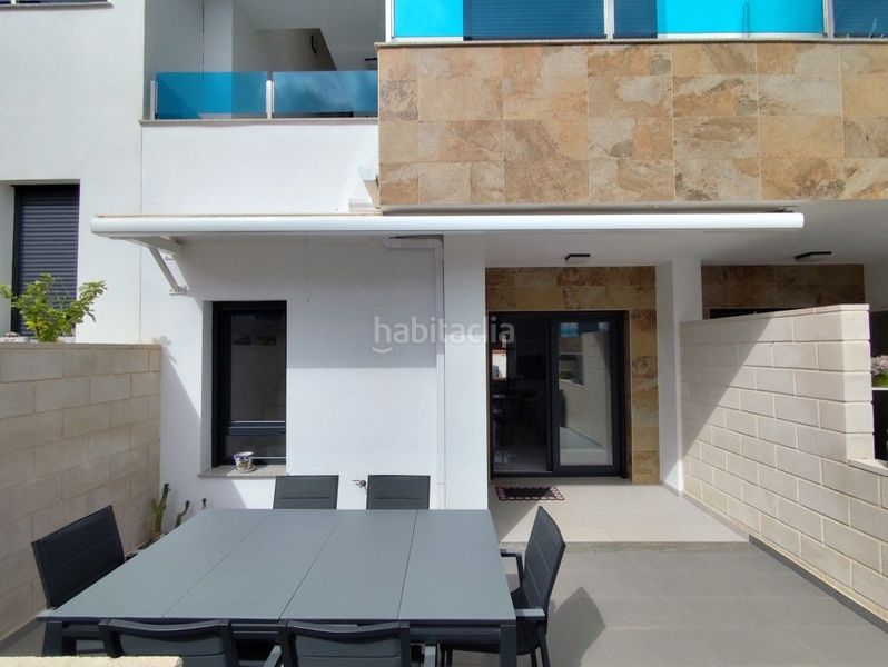 Foto 990f5c28-f02c-4dbf-9a4e-ef5534b93e78. Casa adossada amb piscina a Bigastro