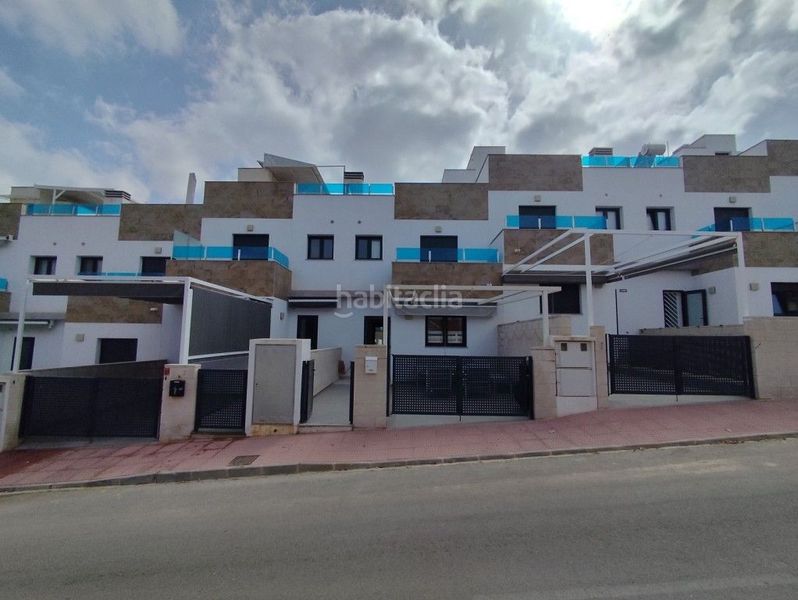 Foto 9ab7a4aa-a436-459b-a6e6-314cdf5752a1. Casa adossada amb piscina a Bigastro