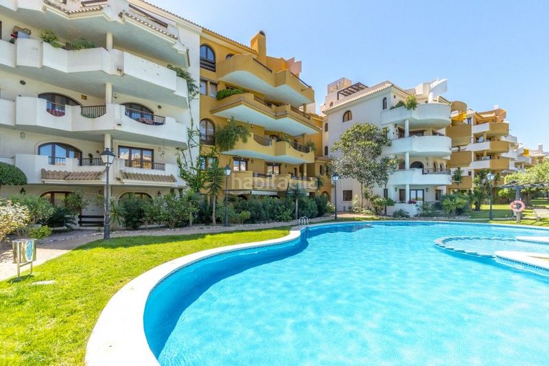 Foto 4311258d-c1b3-41e9-ada2-324a82222f7e. Àtic amb piscina a Punta Prima Torrevieja