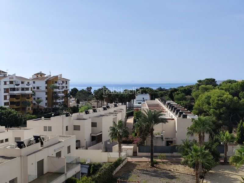 Foto f7d08fd6-ddb2-4a25-8fce-63d1023594d0. Àtic amb piscina a Punta Prima Torrevieja