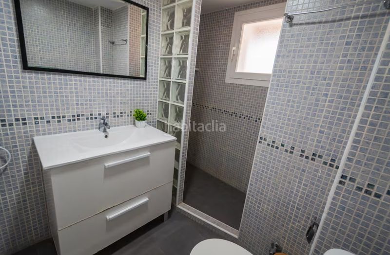 Foto 21257116-d470-4852-b5dc-5a39163b5b37. Miete appartement mit parking in Playa Levante Benidorm