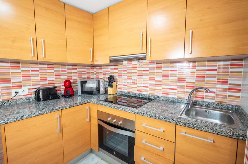 Foto f5734107-b2d2-4ca6-aa38-961e8a62900f. Miete appartement mit parking in Playa Levante Benidorm