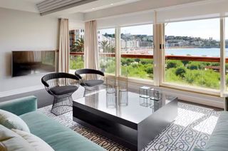 Rent Apartment  Hernani kalea 15. Exclusivo apartamento de 3 dormitorios situado frente a la emble