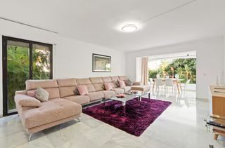 Affitto Piccolo appartamento in Avenida josé banús 13. Magnífico apartamento de 2 dormitorios a pocos metros de puerto