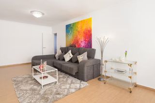 Rent Apartment  Calle reding 3. Amplio apartamento de 3 dormitorios junto a la playa de la malag