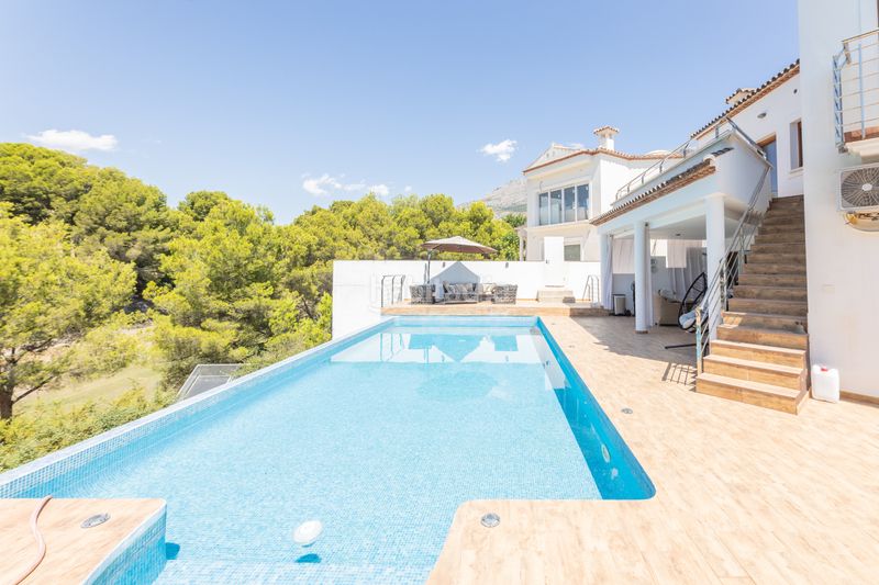 Foto 2116d2a5-84ca-414a-9bef-aad87436d3ae. Casa amb calefacció aparcament piscina a Altea la vella Altea