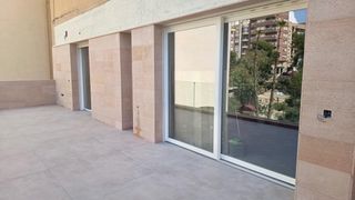Planta baixa a Centro. Centro junto al río y con dos terrazas!!!