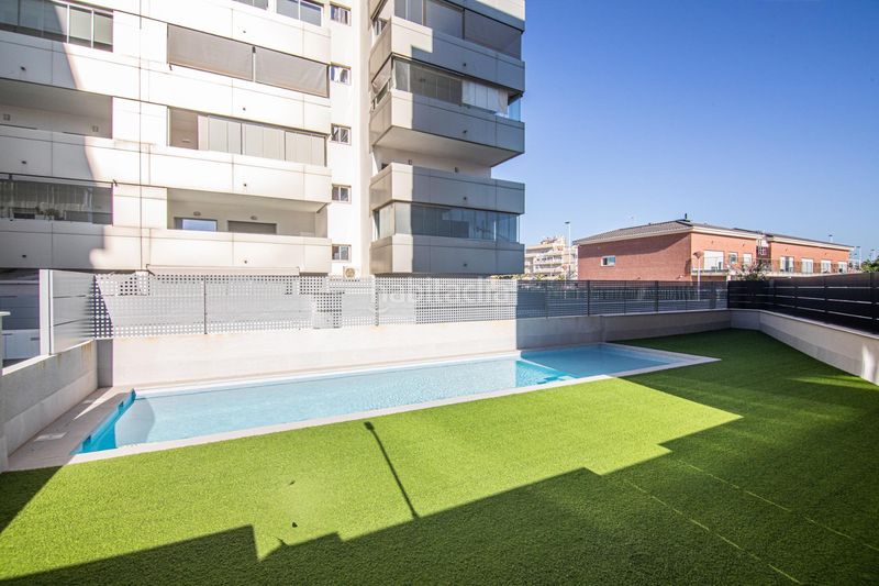 Foto 7e109d96-a8fa-47dd-b392-9884e9fcf59b. Planta baixa amb calefacció aparcament piscina a Elche / Elx