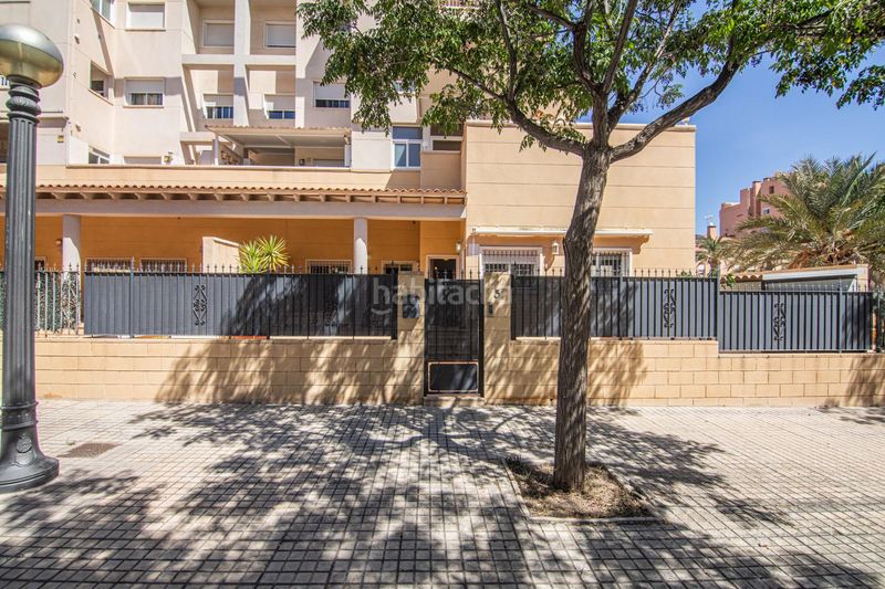 Foto 851cbefa-c75f-47f7-abe1-a4e44170a9a8. Casa amb calefacció aparcament a El Travaló - Martínez Valero Elche / Elx