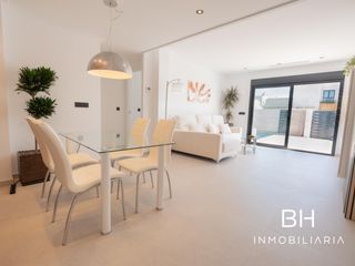 Xalet a La Foia - Daimés - Asprella. Moderna villa de una sola planta en la marina