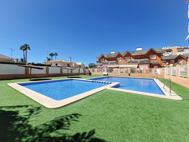 Foto 0875bbfe-7846-42c2-b181-20d577af52e5. Casa amb calefacció aparcament piscina a Ciutat Jardí - Torreta Verdí Elche / Elx