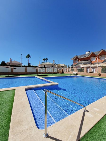 Foto f1cddeb8-153d-46a6-9844-5b6c0cc81938. Casa amb calefacció aparcament piscina a Ciutat Jardí - Torreta Verdí Elche / Elx