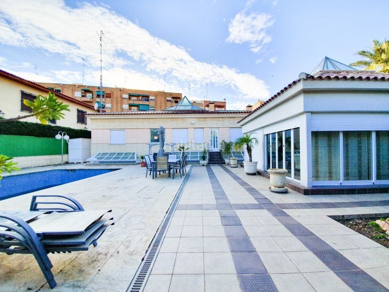 Foto 0a5cfa93-3442-4a1b-87f5-4ce6ee1615be. Xalet amb calefacció aparcament piscina a Ciutat Jardí - Torreta Verdí Elche / Elx
