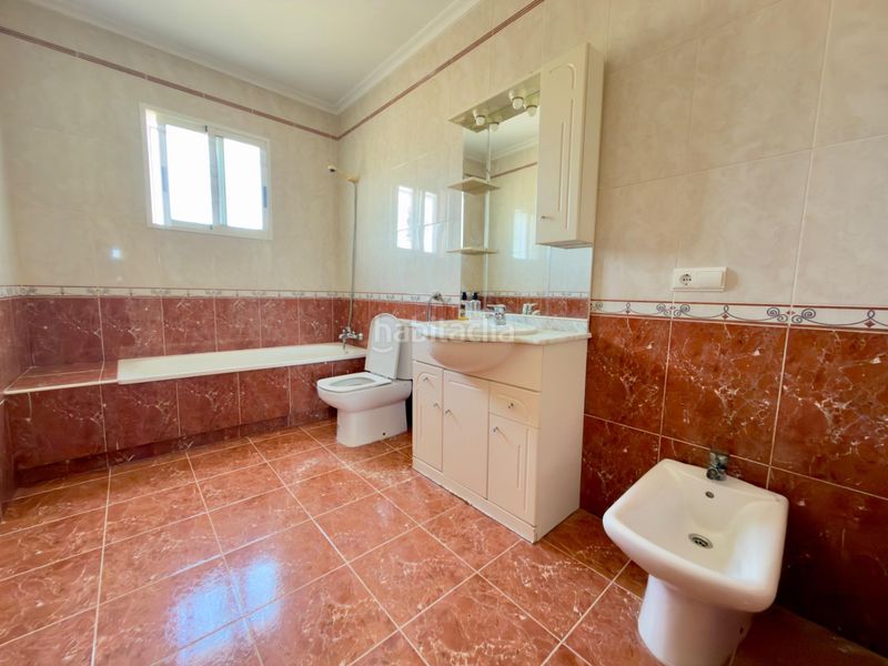 Foto 4c28618e-81c4-4ca0-921b-5beb01f82e3c. Xalet amb aparcament piscina a Catral
