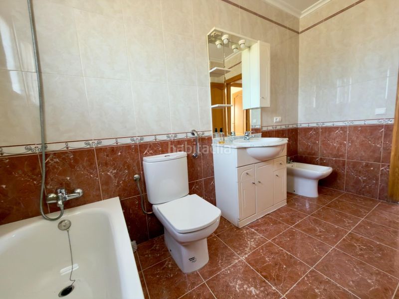 Foto abadeb23-87da-4dbf-90ca-a19be9e792a2. Xalet amb aparcament piscina a Catral