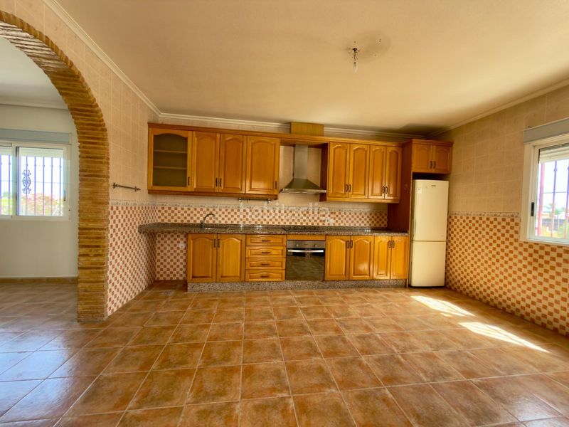 Foto bef8b06f-574a-4e98-9552-3a3884fbc9f1. Xalet amb aparcament piscina a Catral