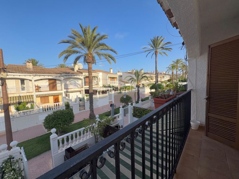 Foto 673cb1be-ff2b-4185-a802-d86d6bf754a0. Casa amb calefacció aparcament piscina a Panorama-Sierramar Santa Pola