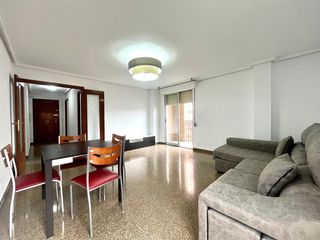 Miete Etagenwohnung  Avenida de ausiàs march. Luminosa vivienda disponible en alquiler en zona san crispin