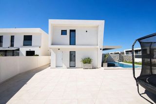 Location Chalet  Calle chipre. Villa pareada en gran alacant llave en mano