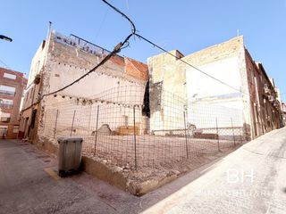 Terreny residencial a Crevillente. Oportunidad!!!  solar urbano esquina para construir casa de 3 pl