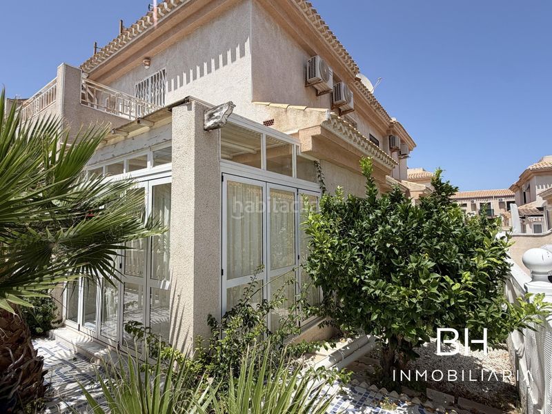 Foto e5358969-3e74-44ea-a7f0-aee5d4702e8a. Casa a Playa Flamenca Orihuela