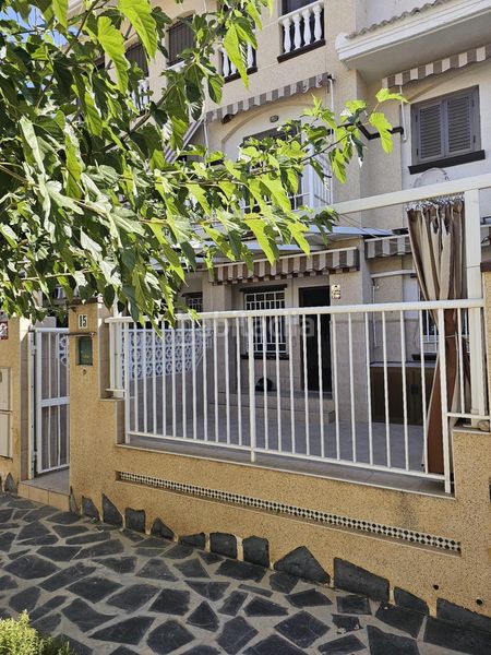 Foto ff4cbeba-af25-4205-a836-fefffef5eb94. Casa adossada a Gran Playa Santa Pola