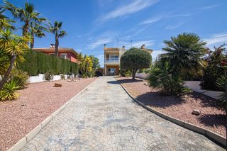 Xalet  Avenida del mediterraneo. Villa pareada independiente con 1340 m2 de parcela