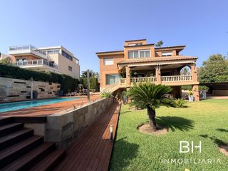 Chalet in Cabo de las Huertas. Villa exclusiva en cabo huertas  playa de san juan