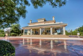 Chalet à Perleta - Maitino. Lujosa villa  a la venta con pista de tenis, barbacoa, piscina y