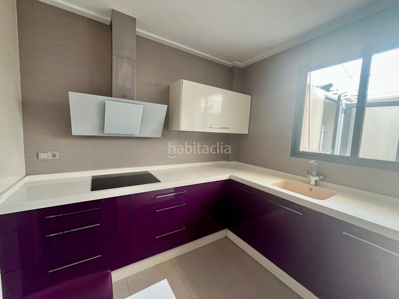 Foto 5e52b598-9596-43a5-bdb7-3d1286cc97f2. Casa adossada amb calefacció aparcament piscina a Elche / Elx